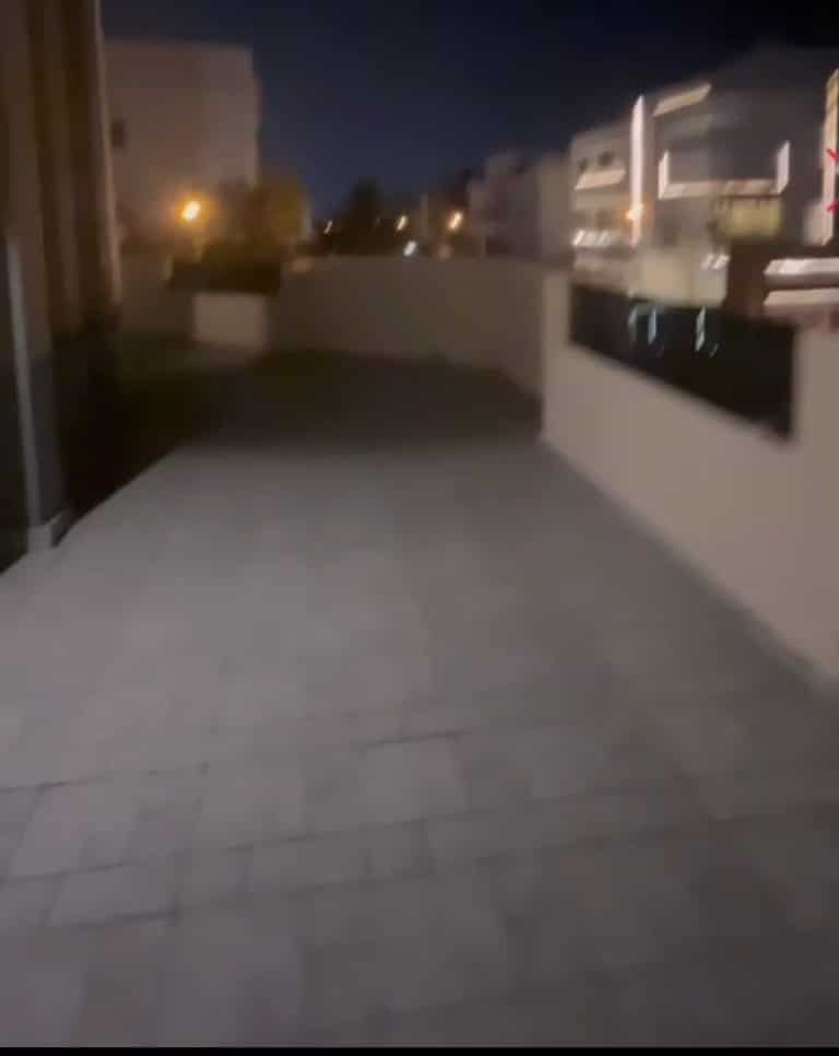 للايجار في سلوي دور ارضي بلكونه كبيره جدأ مدخل خاص