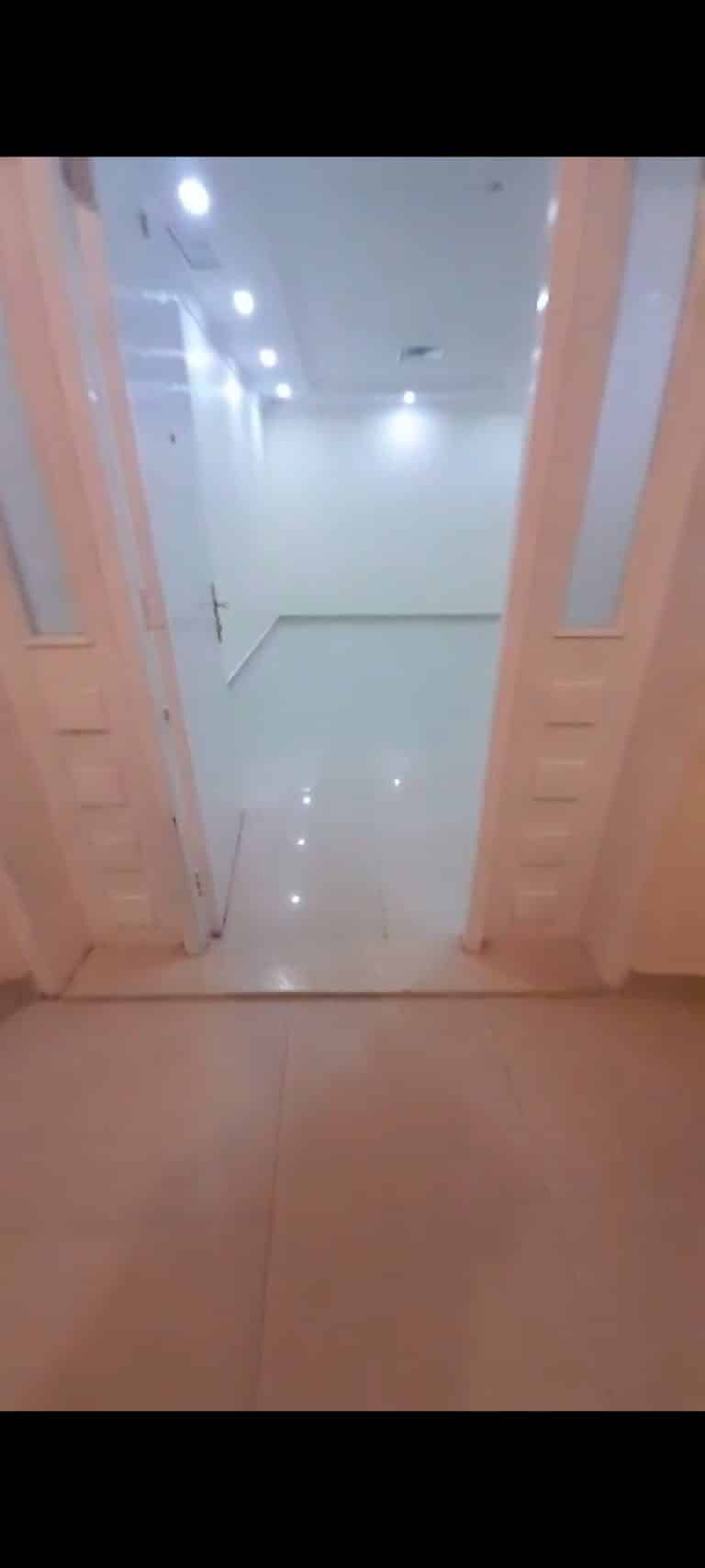 للايجار شقه في سلوي دور ارضي مدخل