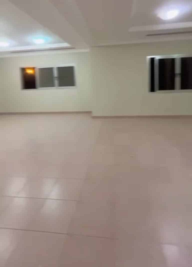 للايجار في سلوي دور اول مصعد