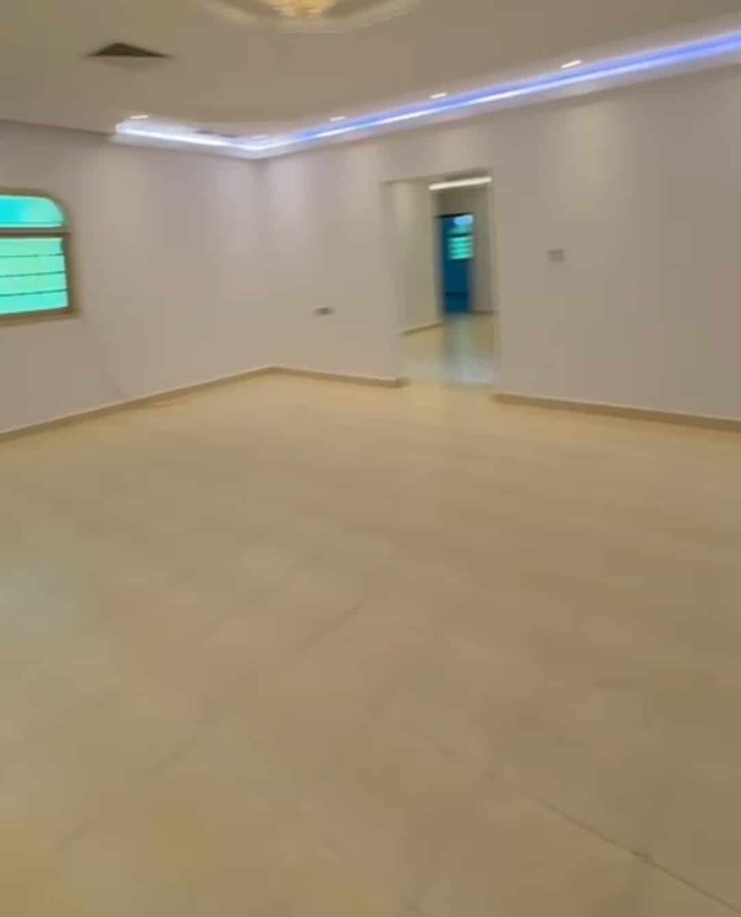 1000079785